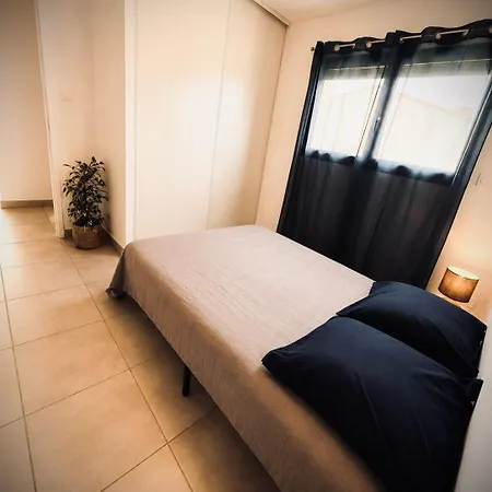 Cosy Avec Terrasse * بيربينيو