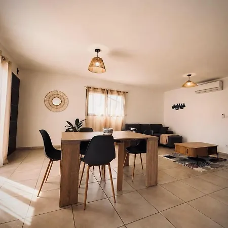 Cosy Avec Terrasse * بيربينيو